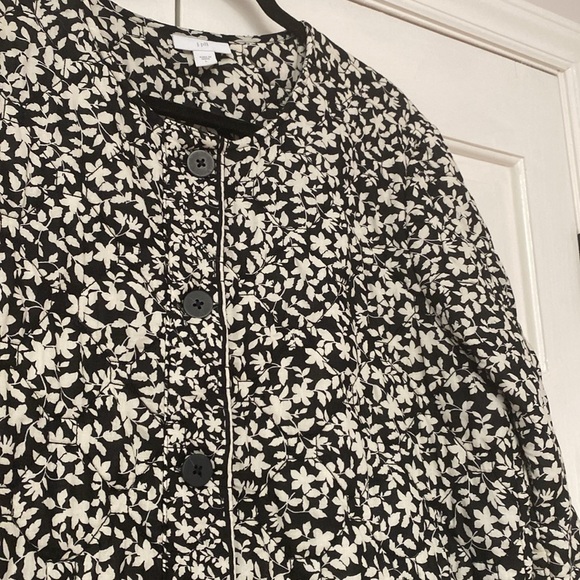 J. Jill Black White Garden Quilted Button Up Long Sleeve Barn Jacket Size Large - Picture 3 of 9